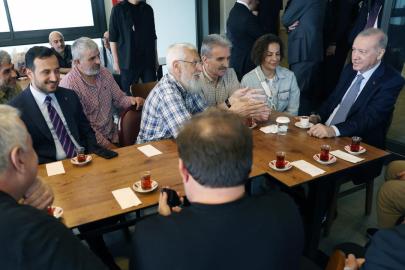 Cumhurbaşkanı Erdoğan Beyoğlu'nda vatandaşlarla bir araya geldi