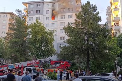 Diyarbakır'da bir binada çıkan yangın paniğe yol açtı