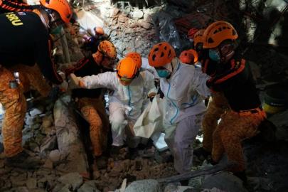 Filipinler'de çöken binada ölü sayısı 20'ye yükseldi