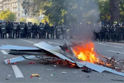 G7 zirvesi, büyük protestoların gölgesinde başladı