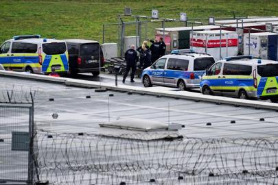 Hamburg Havalimanı'nda güvenlik gerekçesiyle tüm kalkışlar durduruldu