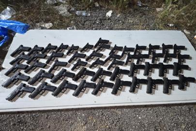 İstanbul'da kaçak silah operasyonu: 20 tabanca ele geçirildi