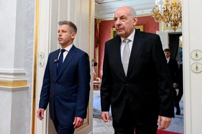 Macaristan'da cumhurbaşkanını görevden almak için anayasa değişikliğine gidiliyor