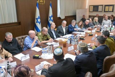 Netanyahu, Trump'ın İran'a yeni saldırı açıklamasının ardından güvenlik kabinesini topluyor