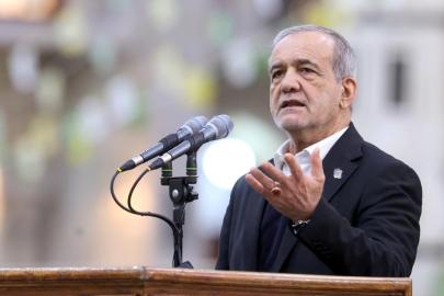 Pezeşkiyan: Ne sahayı ne de müzakere masasını terk ettik