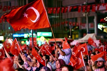 15 Temmuz şehitleri Cumhuriyet Meydanı'nda anıldı