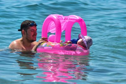 Antalya'da hava 'aşırı', deniz 'çok' sıcak