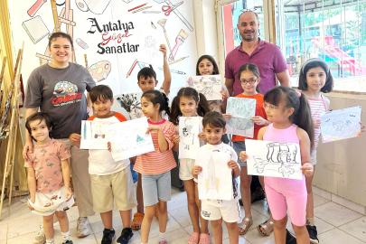 Antalyalı çocuklar tatilde sanatla buluştu