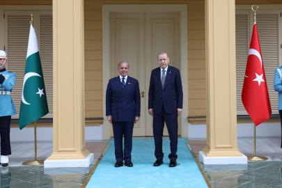 Cumhurbaşkanı Erdoğan, Şahbaz Şerif'i resmi törenle karşıladı