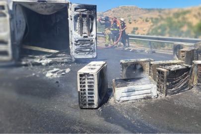Diyarbakır Yolu’nda klima yüklü kamyonette yangın çıktı