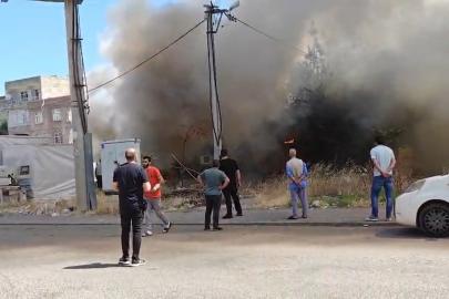 Diyarbakır'da marangoz atölyesinde çıkan yangında 2 kişi dumandan etkilendi