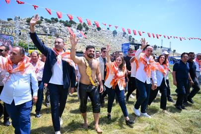Feslikan'da başpehlivan Erkan Taş