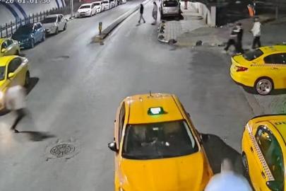 Freni çekilmeyen taksi geri kaydı. Çevredekiler fark etti, durdurmaya çalıştı 