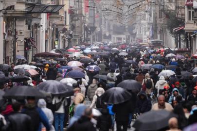 İstanbul'da yağmur bugün başlıyor, sıcaklık 8 derece düşecek! Trakya, Karadeniz ve İç Anadolu'da sel riski