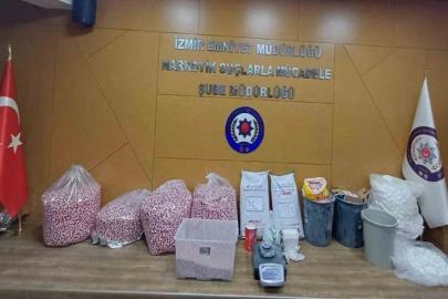 İzmir'de uyuşturucu üretim merkezine operasyon: 2 şüpheli tutuklandı