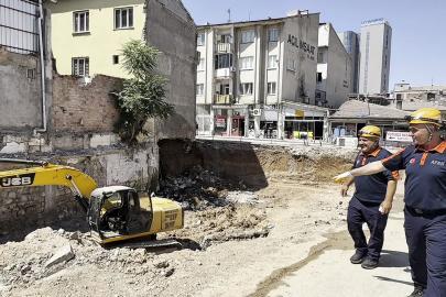 Malatya'da inşaat kazısı sırasında toprak kayması: 2 katlı ev tahliye edildi
