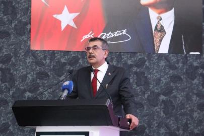 Milli Eğitim Bakanı Tekin özel okul öğretmenlerine seslendi. "Bize başvurun, hemen soruşturma açayım"