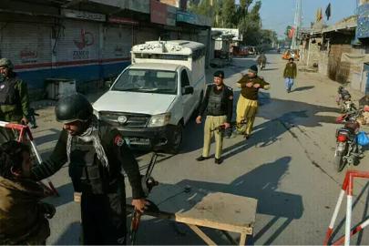 Pakistan'a polis merkezine saldırı: 9 ölü