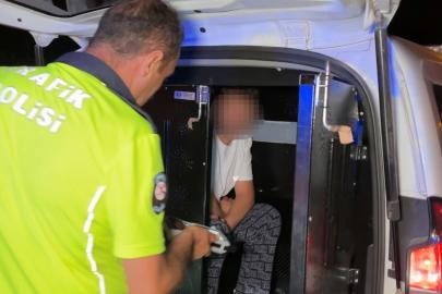 Polisin ehliyet ve kimlik istediği alkollü sürücü, "150 TL param var" dedi