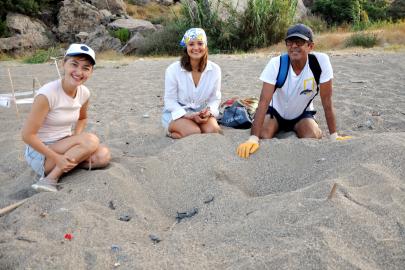 Yerleşik yabancılar deniz kaplumbağalarının gönüllü koruyucusu oldu