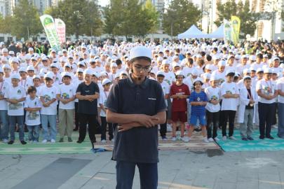 "Hayat Namazla Güzeldir" programı İstanbul'da yoğun katılımla gerçekleşti