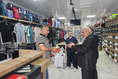 HÜDA PAR Cizre İlçe Teşkilatı "Mevlid-i Nebi" münasebetiyle esnafa siyer kitabı dağıttı