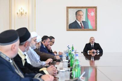 Aliyev: Dinimize ve İslam dünyasına karşı ilan edilmemiş bir savaş yürütülüyor